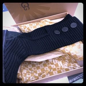 Size 6 like new uggs sweater boots