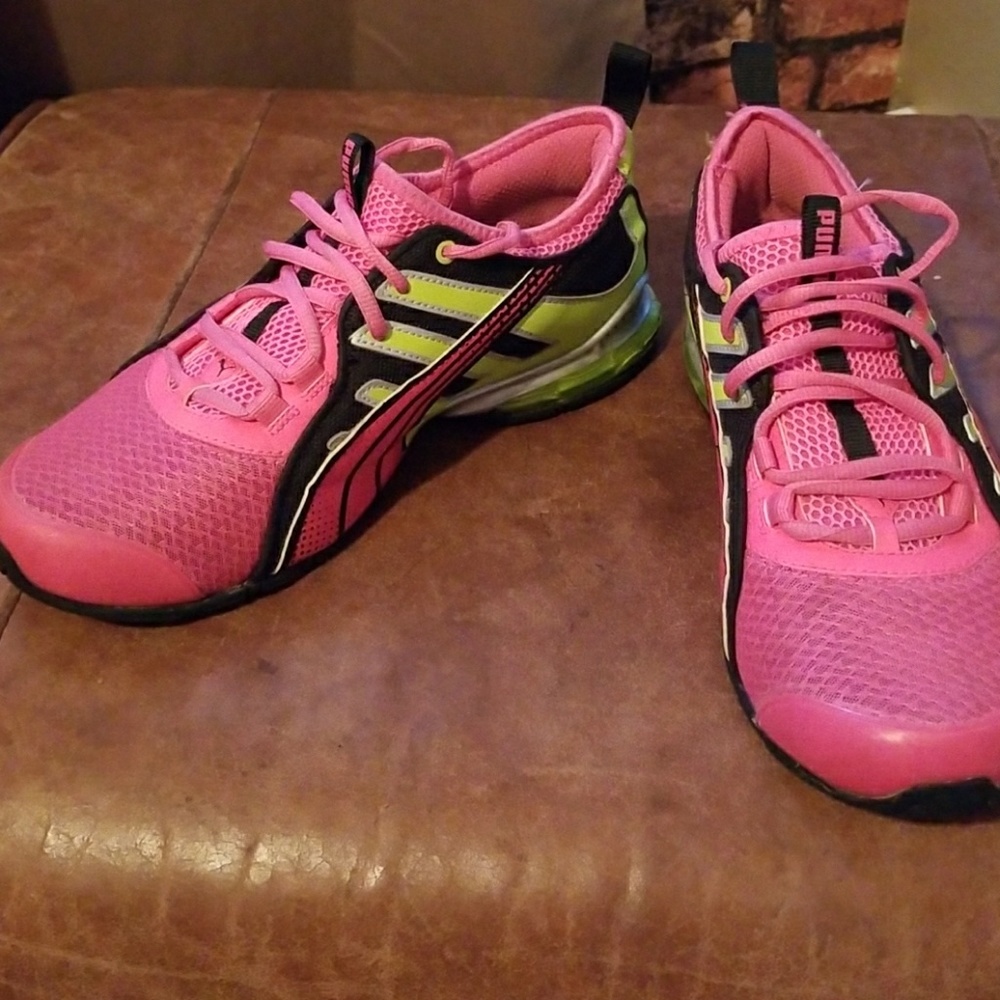 Puma tennis shoe