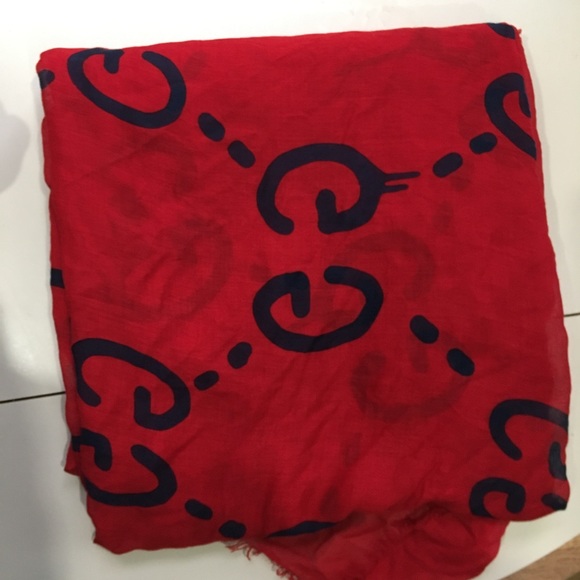 LARGE Gucci scarf authentic - Picture 1 of 3