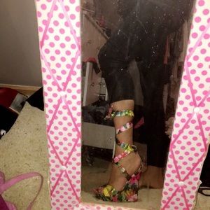 Floral wedges