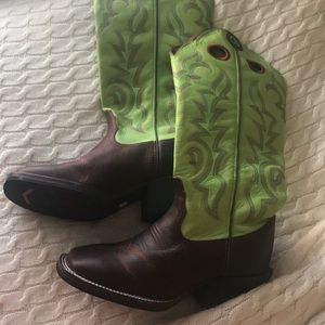 Used Tony Lama boots. Size 7