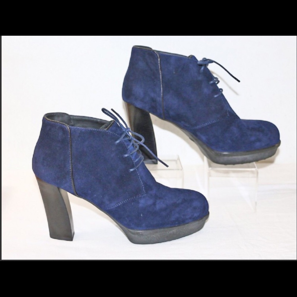 Tod’s blue suede ankle boots. Italian.
