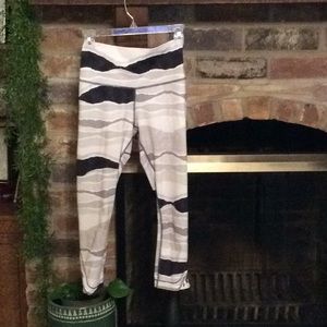 Lululemon high waisted crop tights size 4