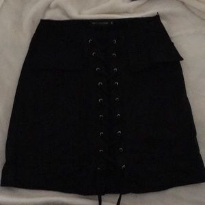 ziva black faux suede lace up mini skirt size 4
