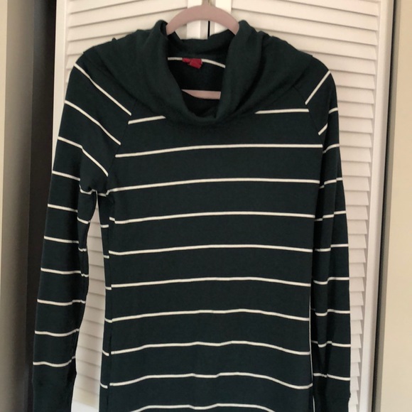 Green dress - Picture 1 of 5