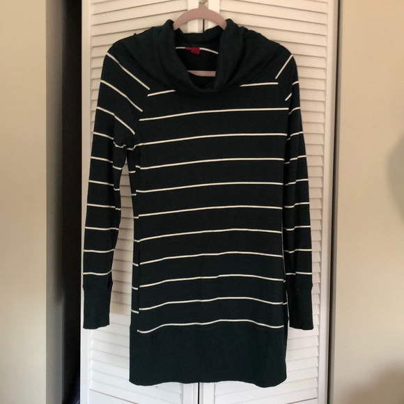 Green dress - Picture 2 of 5