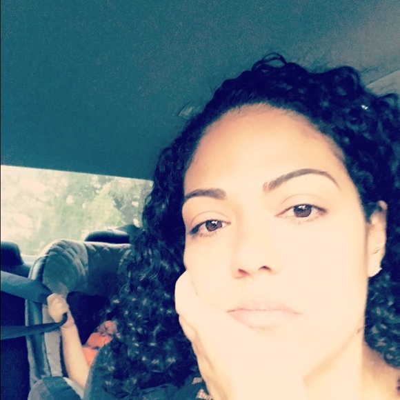 Meet your Posher, Aleida - Picture 1 of 1