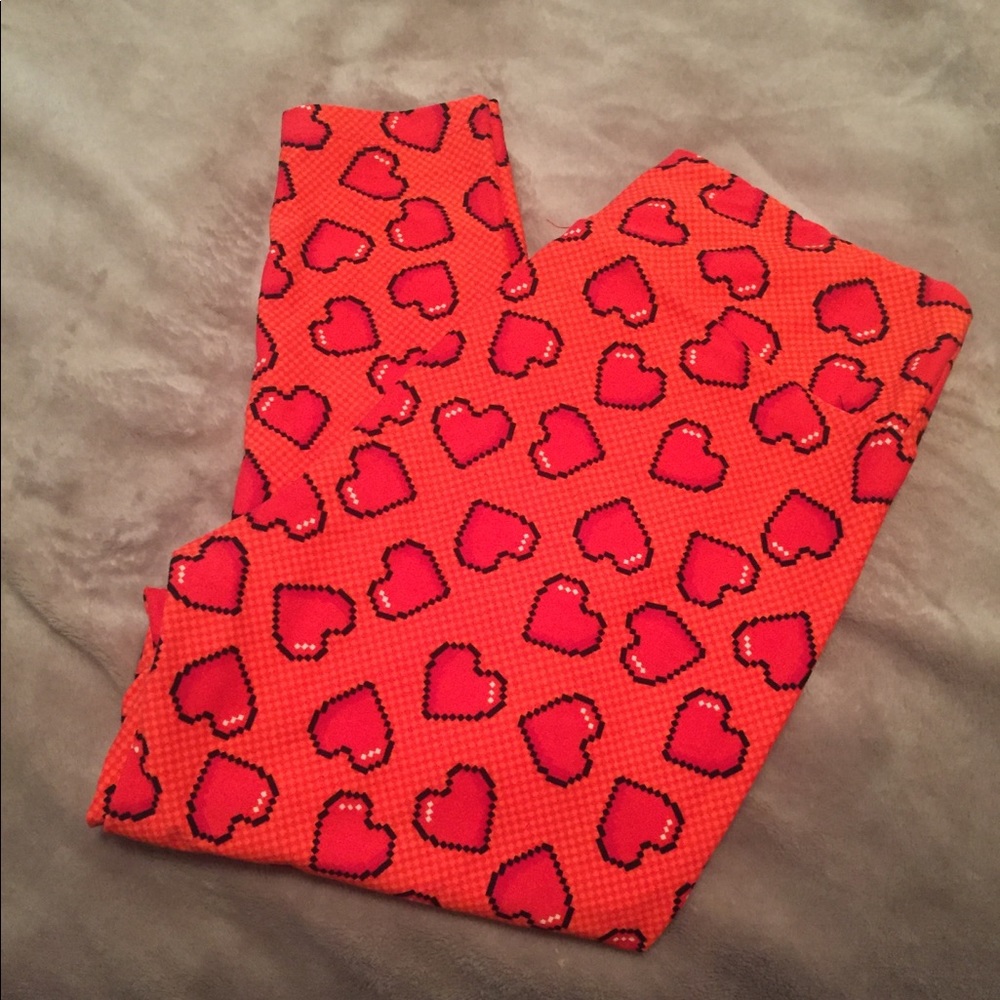 LuLa Roe Pixel Heart Leggings NWOT