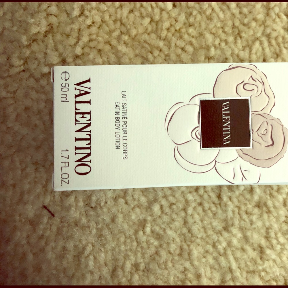 Valentino Satin body lotion Travel size NEW cute
