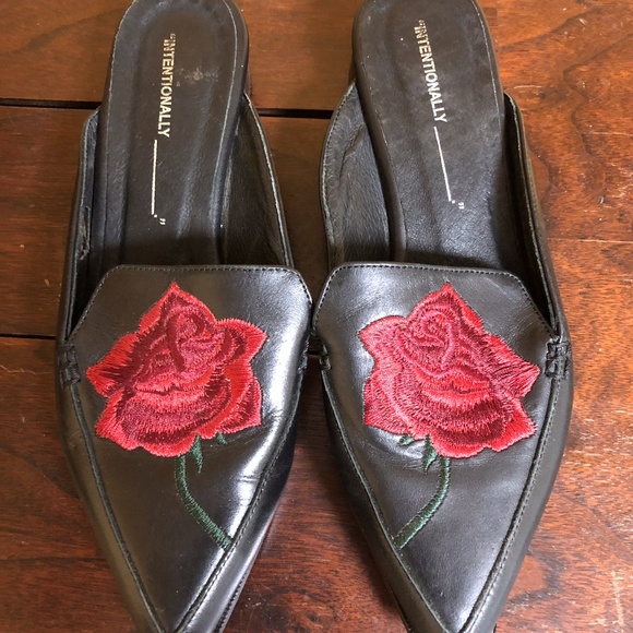 Nasty Gal / Intentionally Black Rose Mules - Picture 2 of 3