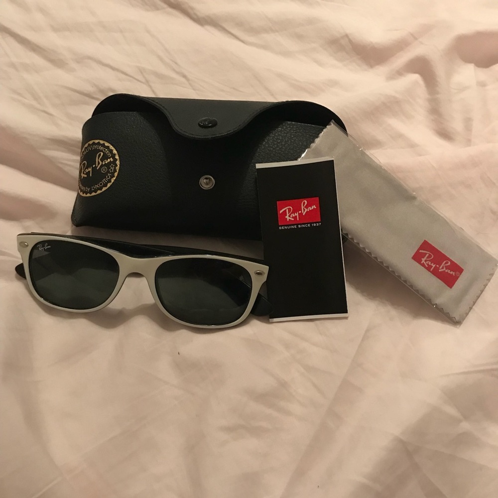 EUC new wayfarer by rayban