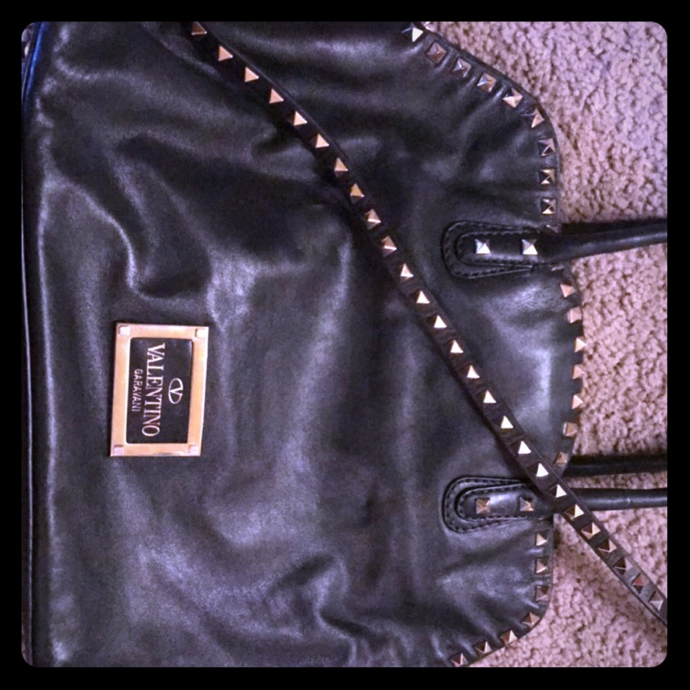 💯Authentic rock-stud Valentino Garavani