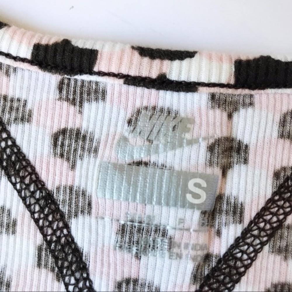 Nike Scallop Print Ribbed Tank - Picture 2 of 3