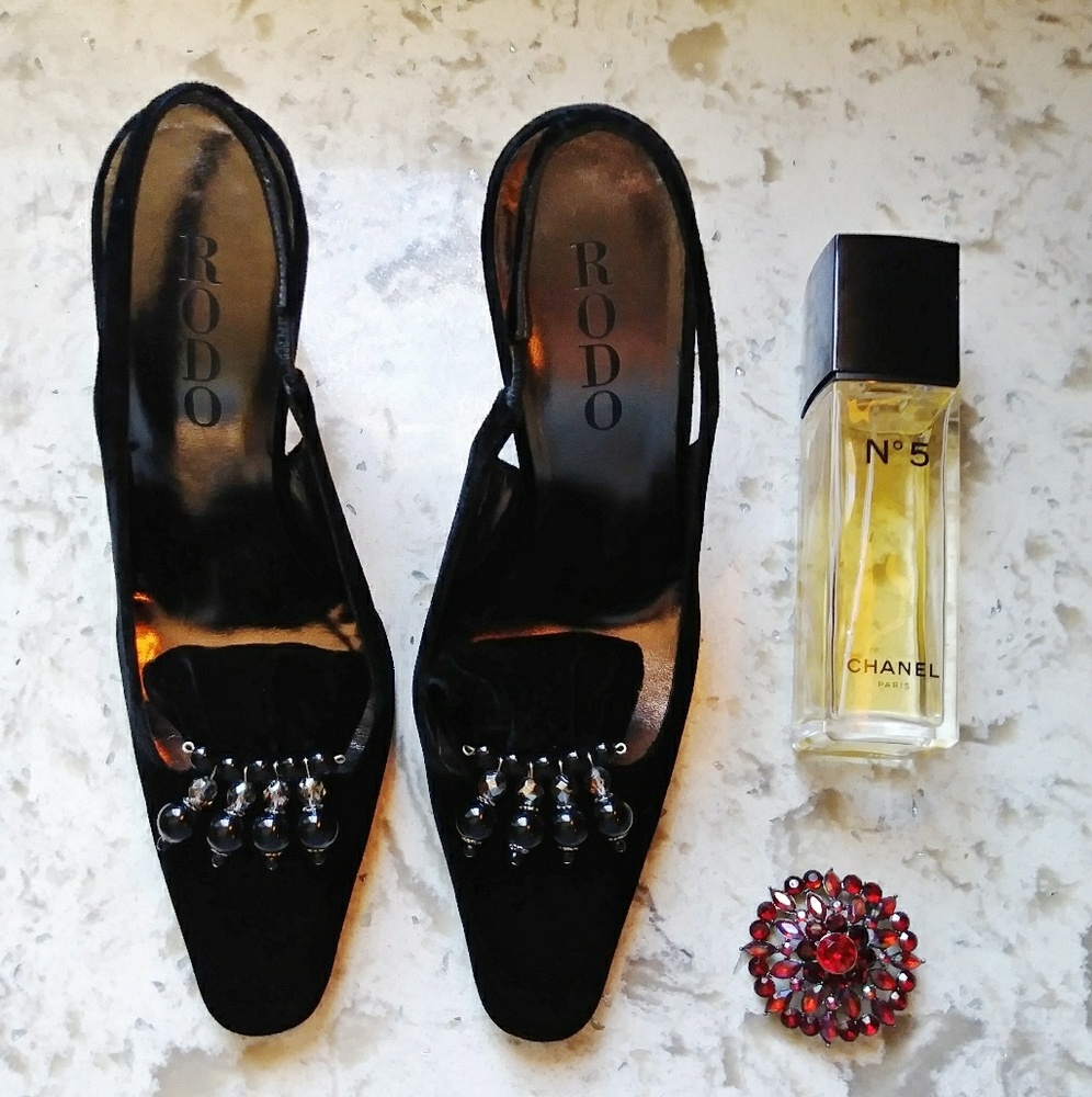🚺RARE Vintage RODO Embellished Black Velvet Pumps