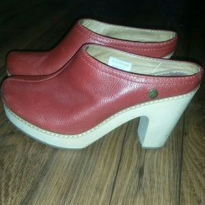 Fossil mules in red