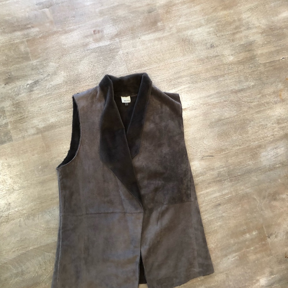 Ecru brown leather vest with faux fur