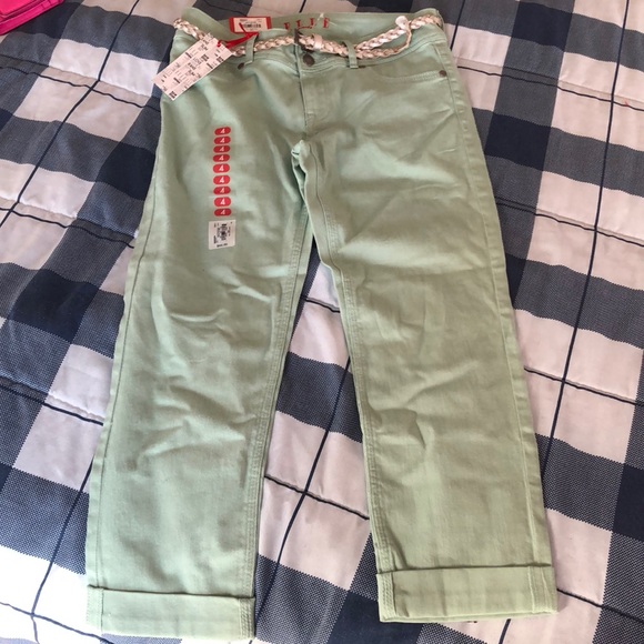 Green Capri pants - Picture 1 of 3