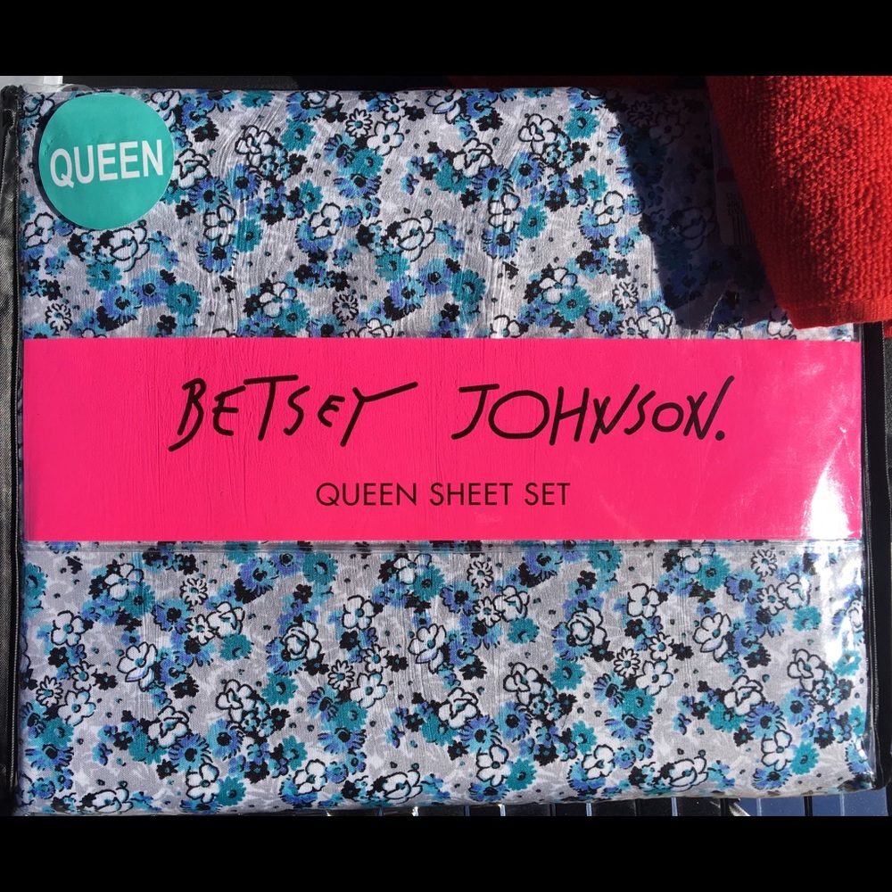 Betsey Johnson Queen Sheet Set