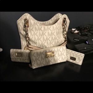 Mk everything included in the photo