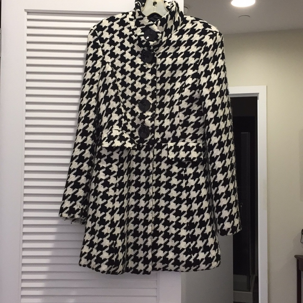 Black and white jacket (Polyester)