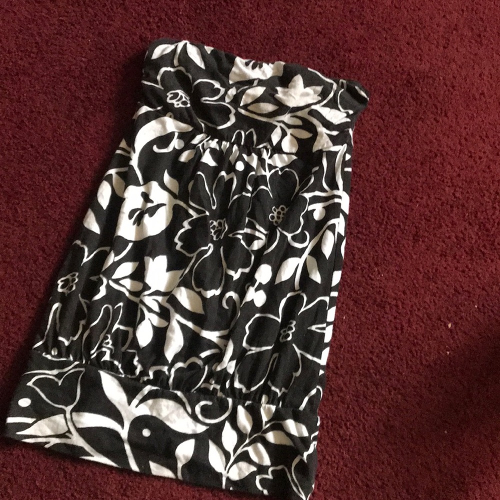 Black and white flower print top