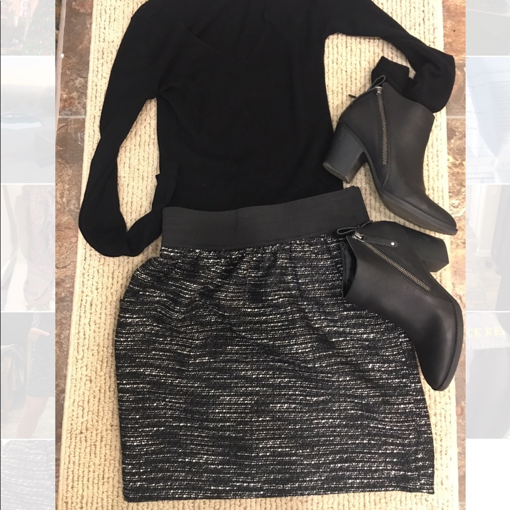 Black/Silver Tweed Lined Skirt with pockets 💕