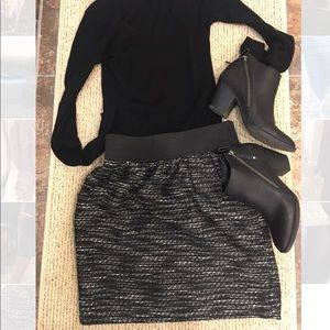 Black/Silver Tweed Lined Skirt with pockets 💕