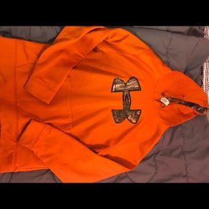 Men’s under armour sweatshirt