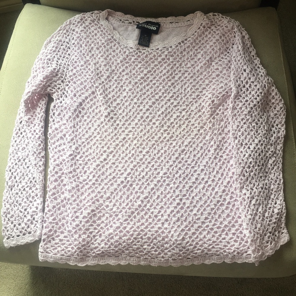 Light Pink Sweater. Juniors Medium.