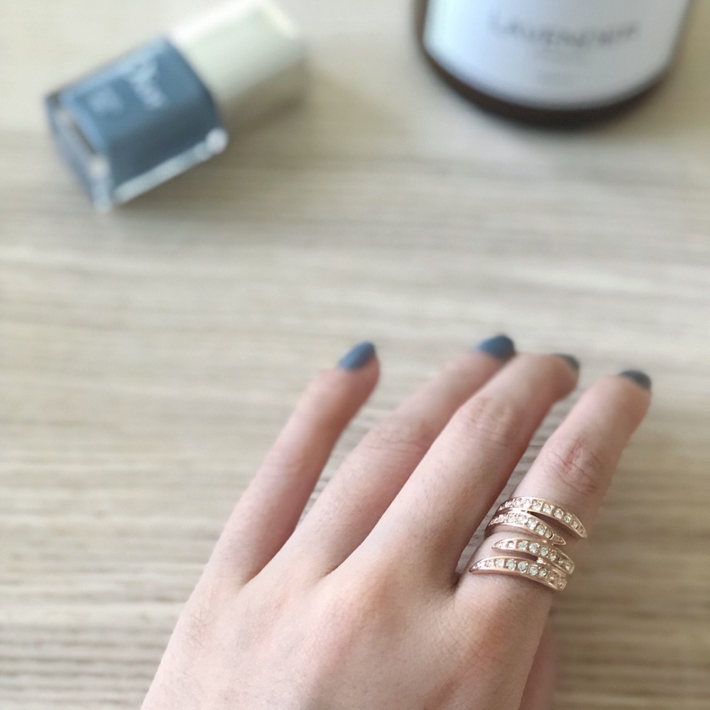 Quadrant rhinestone ring