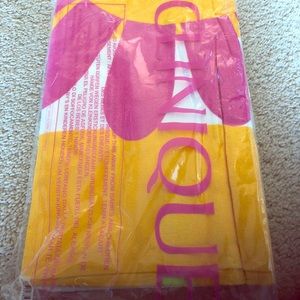 Clinique yellow light pink beach tower flowers new