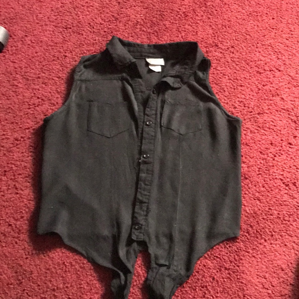 Sleeveless shirt