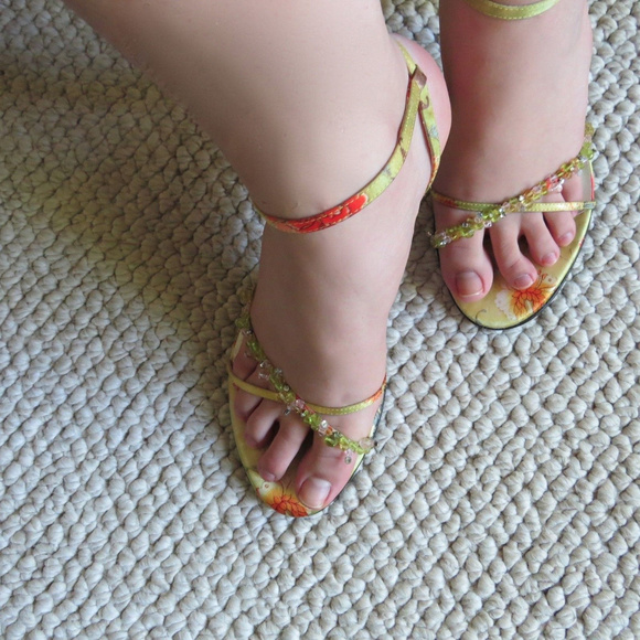 INDEED Ankle Strap Heels Beaded Greens and Oranges - Picture 4 of 8