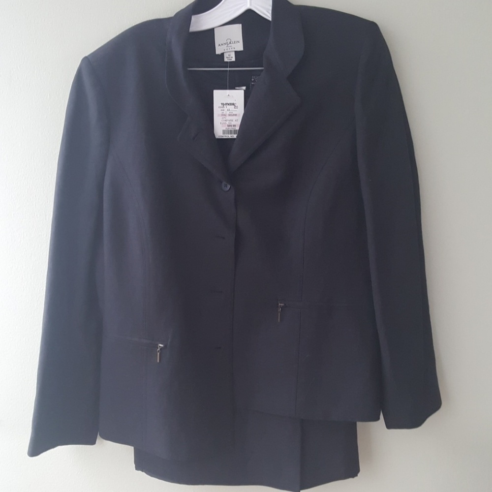 Beautiful black suit with skirt