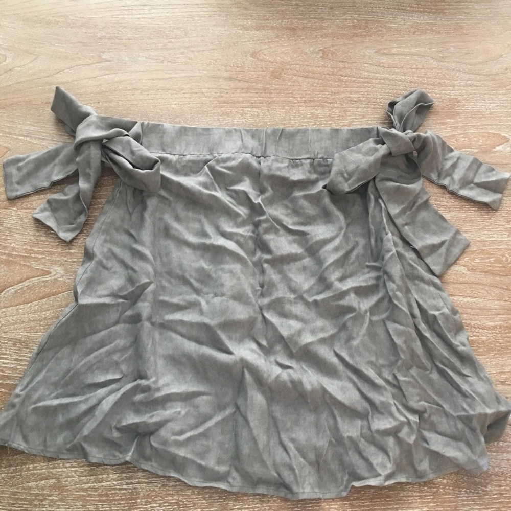 Tie bow sleeve top