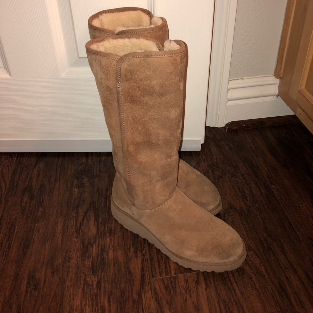 Ugg Kara chestnut like new