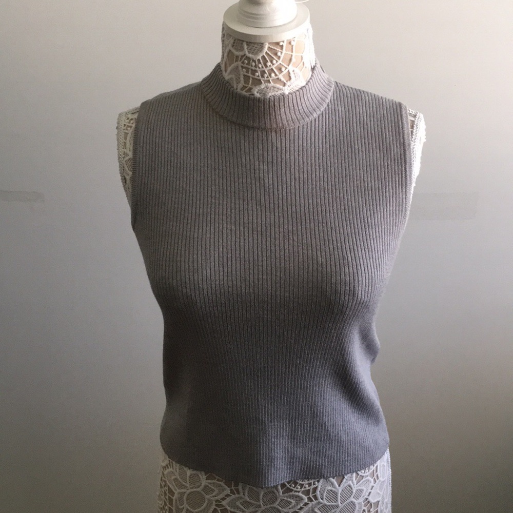 St. John Sleeveless Top