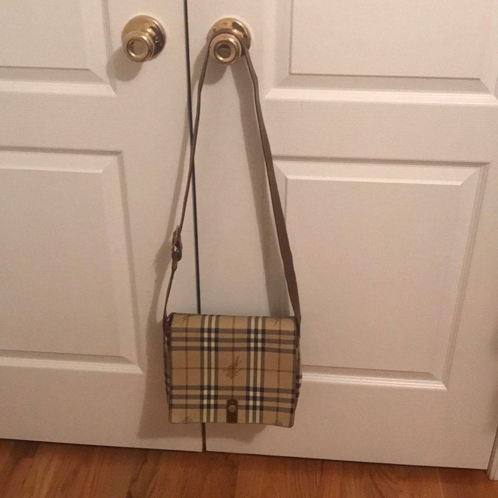 Vintage Burberry crossbody ✨