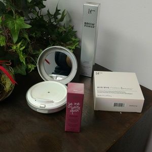 It cosmetics lot