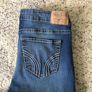 Medium-wash Hollister Super Skinny Jeans💓
