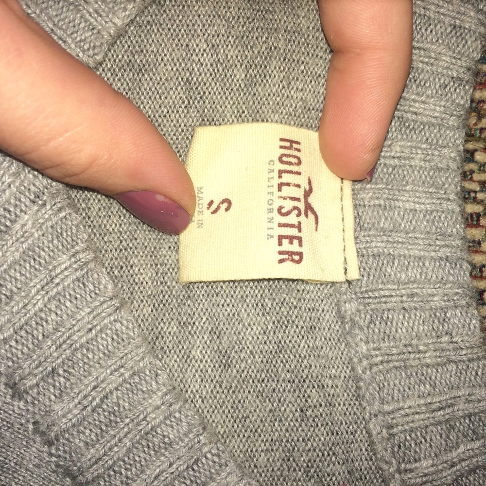 Hollister V-Neck Sweater!