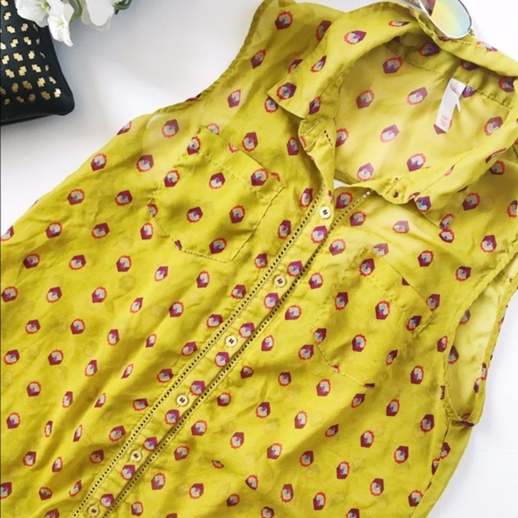 Xhilaration Sheer Sleeveless Button Down Blouse - Picture 1 of 4