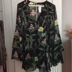 Bell sleeve v neck flower dress *never worn*