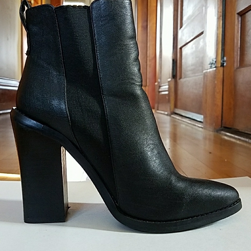 Steve Madden Ankle Boots with Elastic Detail