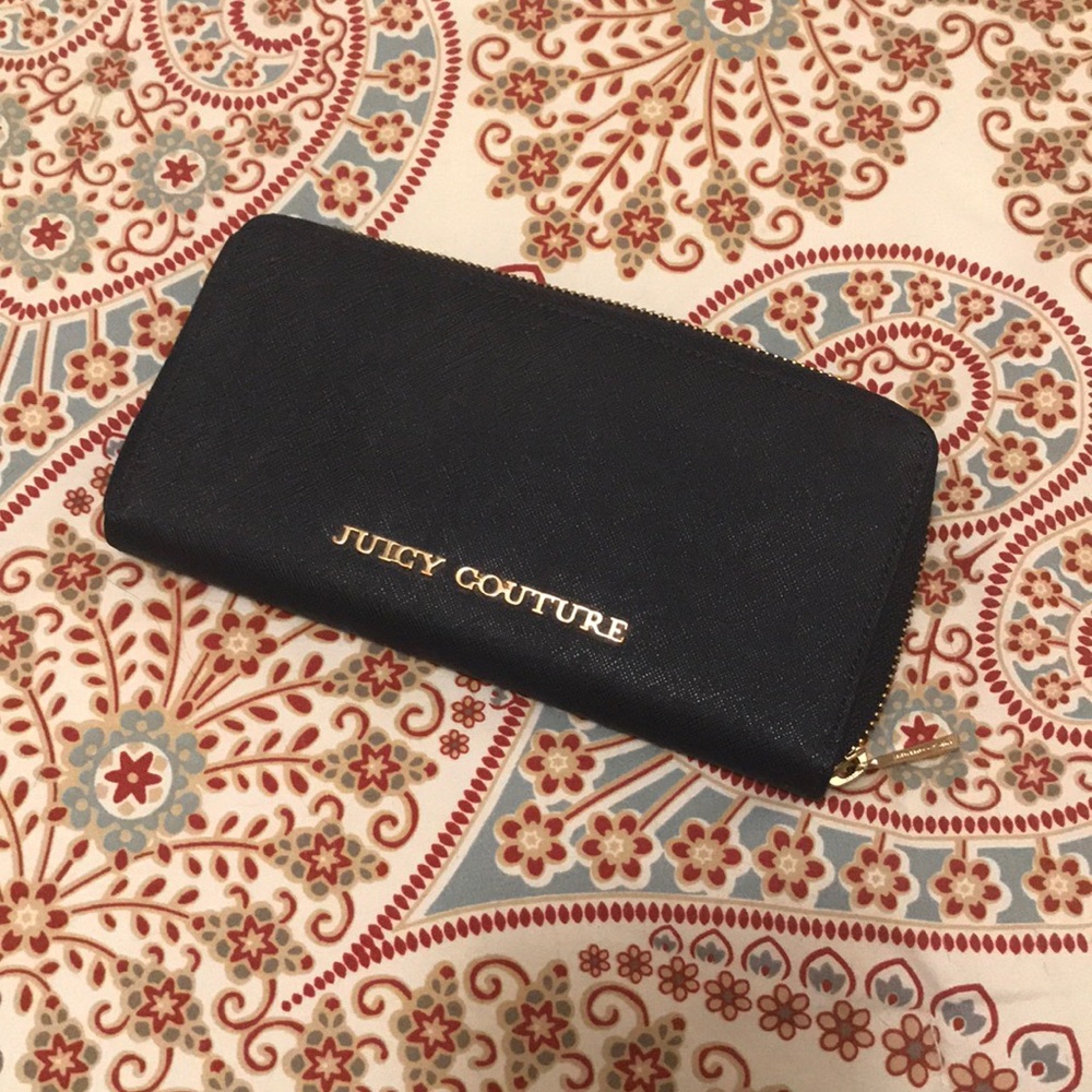 Juicy couture zipper wallet ✨