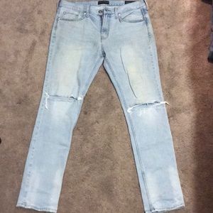 Bullhead Knee Slit Slim Jeans