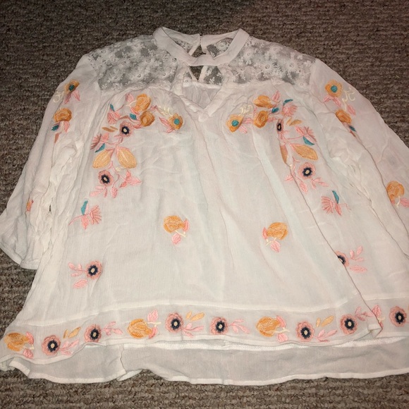 Umgee Other - ‼️Umgee Embroidered White Blouse‼️