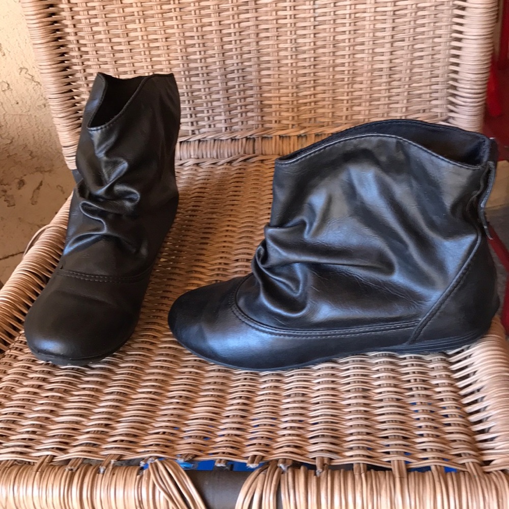 ❌SOLD❌Slouchy booties