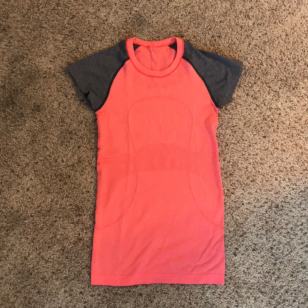 Lulu lemon short sleeve t shirt