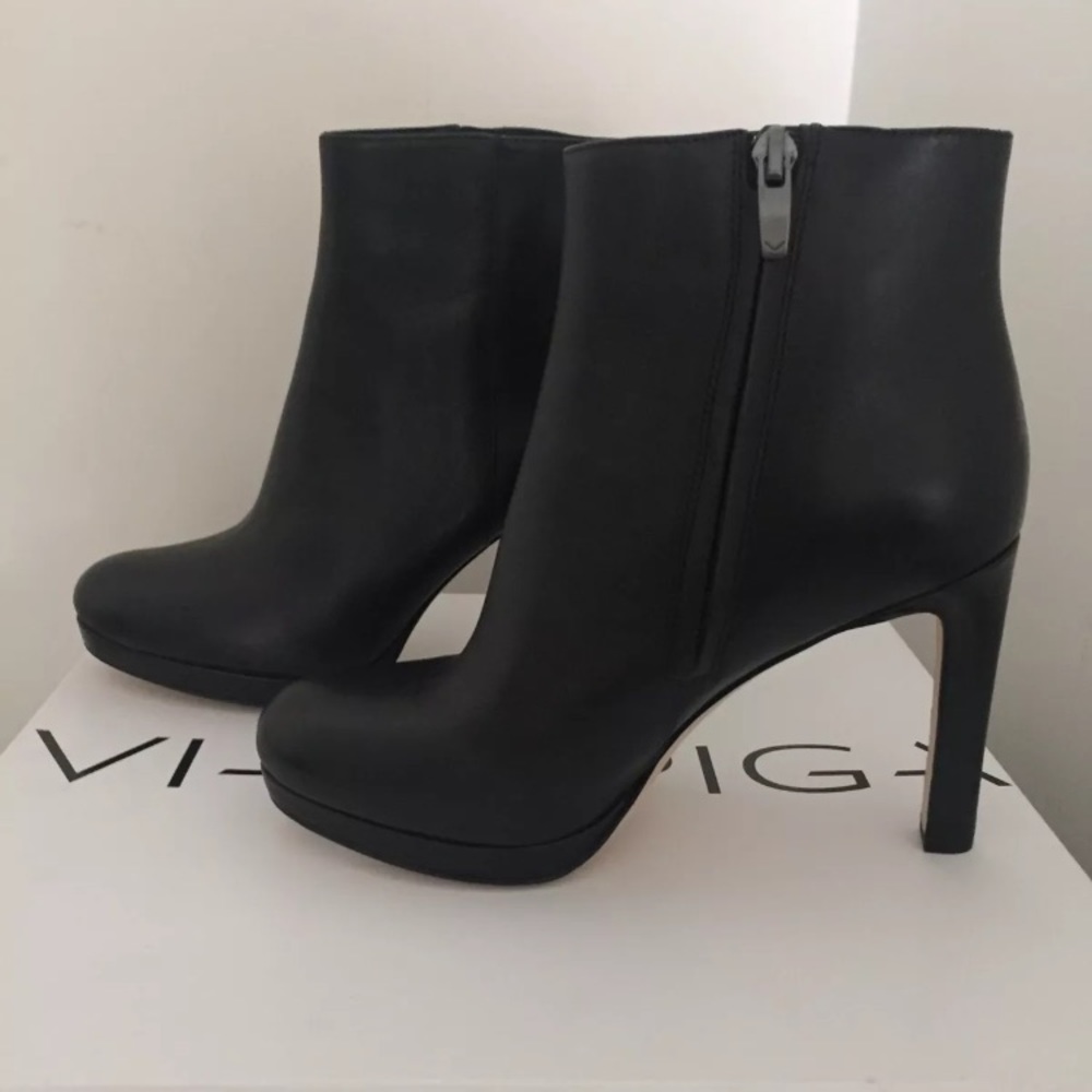 Via Spiga Black Leather booties - size 6